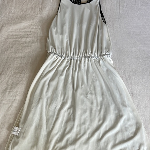 Beautiful dress by Anthropologie - Picture 8 of 9